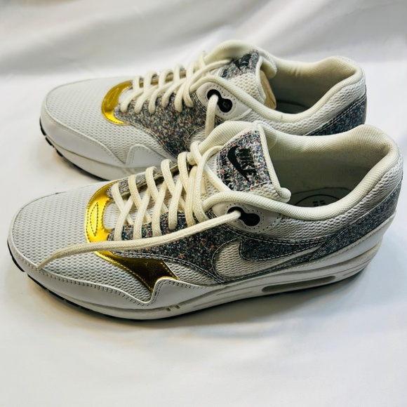 Nike Air Max 1SE Running Trainers    Like New Condition - Picture 3 of 10